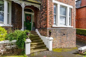 11 Weston Road
